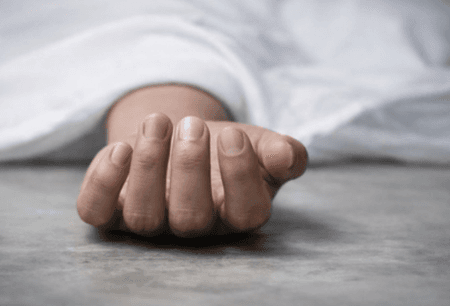 मुंबई में तेज रफ्तार का कहर, सड़क किनारे खड़े बुजुर्ग को कार ने मारी टक्कर, इलाज के दौरान मौत