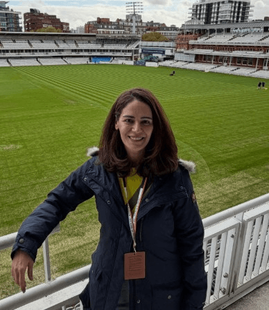 अभिनेत्री मोना सिंह ने लंदन के मशहूर लॉर्ड्स स्टेडियम का किया दौरा