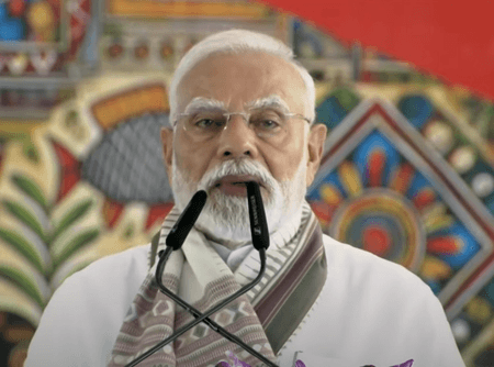 'लालटेन राज' में बिहार 'लाल आतंक' से जकड़ा हुआ था : पीएम नरेंद्र मोदी