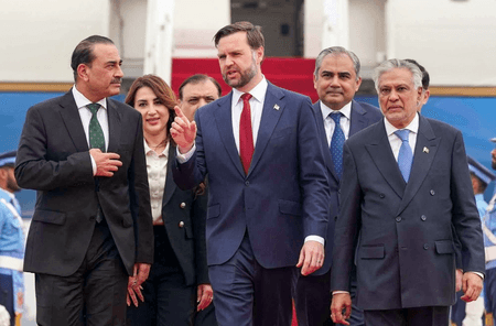 अमेरिका-ईरान वार्ता में पाकिस्तान की भूमिका ‘फैसिलिटेटर’ तक सीमित: रिपोर्ट