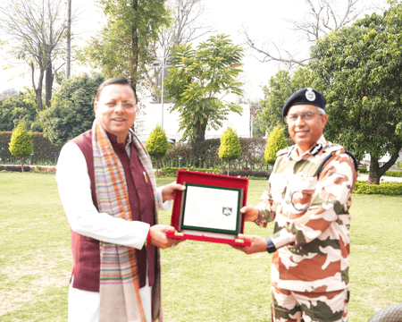 मुख्यमंत्री पुष्कर सिंह धामी से मिले आईटीबीपी के डीजी, सीमांत क्षेत्रों के विकास और सुरक्षा समन्वय पर फोकस