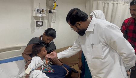 मौत के मुंह से लौटा दो साल का हमदान, एकनाथ शिंदे ने अस्पताल जाकर की मुलाकात