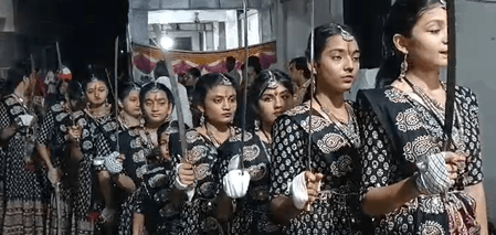 विदेशियों पर भी गरबा का जादू, गुजरात में भारतीयों के साथ मेहमानों का सांस्कृतिक संगम