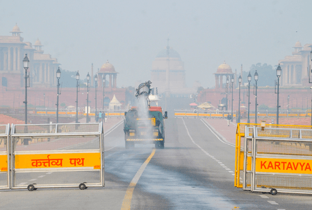 दीपावली के बाद धुंध से दिल्ली का दम घुटा, वायु गुणवत्ता 'बेहद खराब' स्तर पर पहुंची