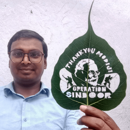 बिहार के मधुरेंद्र ने 'ऑपरेशन सिंदूर' के लिए पीएम मोदी का जताया आभार, पीपल के पत्ते पर जाहिर किए जज्बात