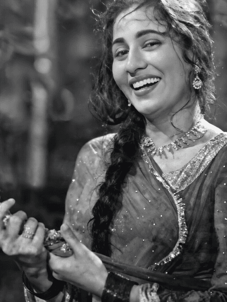 महज 12 साल की उम्र में ड्राइविंग सीखकर तोड़ी सभी सामाजिक सीमाएं, वक्त से आगे की सोच रखती थी मधुबाला