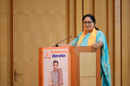 सीएम रेखा गुप्ता और दिल्ली भाजपा अध्यक्ष ने पार्टी कार्यकर्ताओं को प्रशिक्षित किया