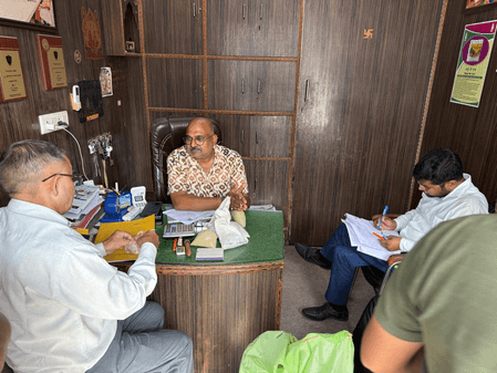 नोएडा में फर्टिलाइजर टास्क फोर्स की बड़ी कार्रवाई, 28 उर्वरक विक्रेताओं पर छापेमारी, 4 को नोटिस जारी