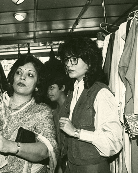 करण जौहर ने बचपन की यादें की ताजा, शेयर की मां और जीनत अमान की फोटो