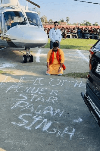 मतदान करने पैतृक गांव पहुंचे पवन सिंह, 'पावर स्टार' के स्वागत में उमड़ा जनसैलाब