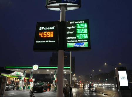 ईंधन की कीमतों में बढ़ोतरी से अमेरिका में राजनीतिक विवाद