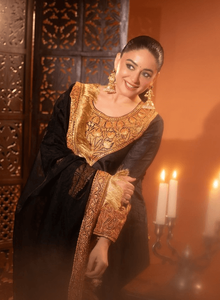 स्मोकी आईज से माही विज ने लोगों को बनाया दीवाना, फैंस बोले, 'रॉयल क्वीन लग रही हैं'