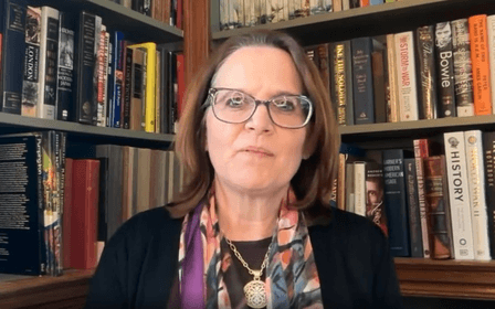 बांग्लादेश में लोकतंत्र के लिए अच्छा दिन है लेकिन नए सवाल भी खड़े हुए हैं: लिसा कर्टिस