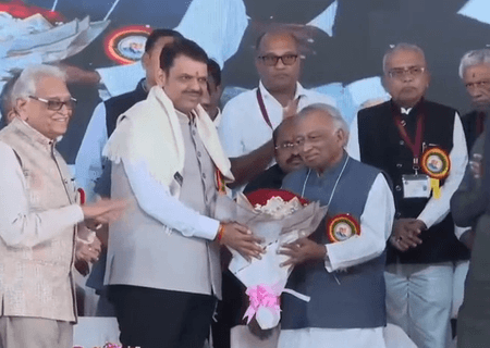 महाराष्ट्र: पूर्व कृषि मंत्री डॉ. पंजाबराव देशमुख की जयंती पर सीएम देवेंद्र फडणवीस को किया सम्मानित