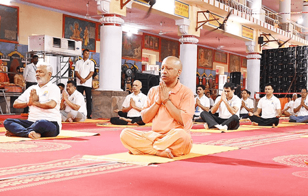 योग भारतीय मनीषा की अनुपम देन, इसे बढ़ाने का श्रेय पीएम मोदी को : मुख्यमंत्री योगी