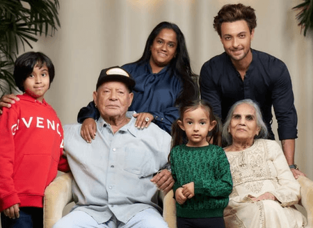 'आप हमारे गैलेक्सी हैं...' पिता सलीम खान को अर्पिता शर्मा ने दी 90वें जन्मदिन की शुभकामनाएं