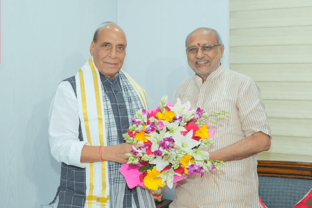 रक्षा मंत्री राजनाथ सिंह की सीपी राधाकृष्णन से मुलाकात, कहा- उत्कृष्ट उपराष्ट्रपति साबित होंगे