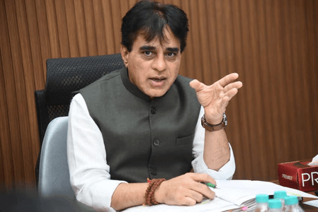 गुजरात के स्वास्थ्य मंत्री ने लापरवाही के आरोपी फार्मासिस्ट के खिलाफ सख्त कार्रवाई की