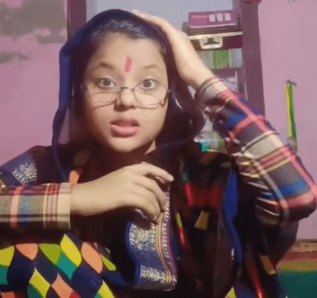 कैमूर की दिव्या तिवारी की गायकी सोशल मीडिया पर छाई, पीएम मोदी की मुरीद है 8वीं कक्षा की छात्रा