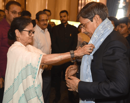 'बंगाल उनसे प्यार करता है जो बंगाल से प्यार करते हैं': सीएम ममता बनर्जी का नए राज्यपाल को मैसेज