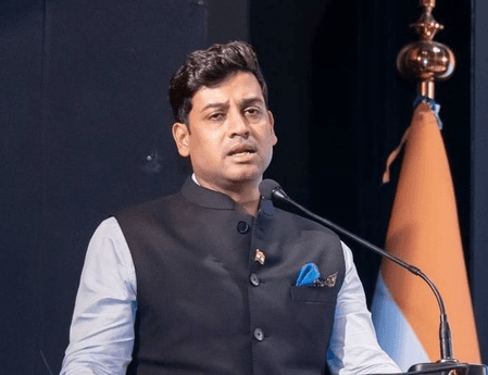 नया बिल संविधान की रक्षा के लिए, विपक्ष को डरने की जरूरत नहीं : श्रीकांत शिंदे