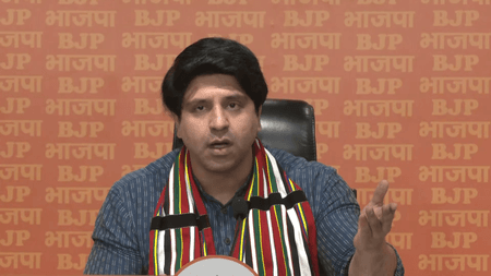 परिवारवाद को संविधान से ऊपर रखती है कांग्रेस : शहजाद पूनावाला