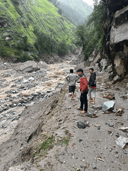 उत्तराखंड के धारचूला में फटा बादल, पुल बहने से गांवों का संपर्क टूटा