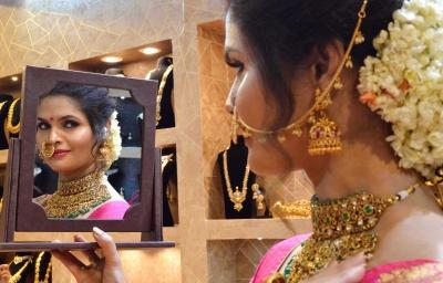 ट्रंप के सीजफायर ऐलान के बावजूद कीमती धातुओं में आई जोरदार तेजी, सोना 2 प्रतिशत से ज्यादा उछला, चांदी 6 प्रतिशत चढ़ी