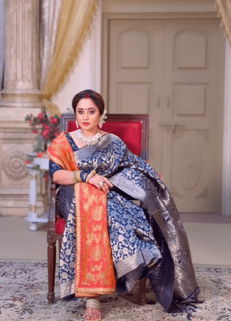 रानी चटर्जी ने बनारसी साड़ी में दिखाया रॉयल अंदाज, कहा- 'मुझे परदेसिया की तारीफ चाहिए'