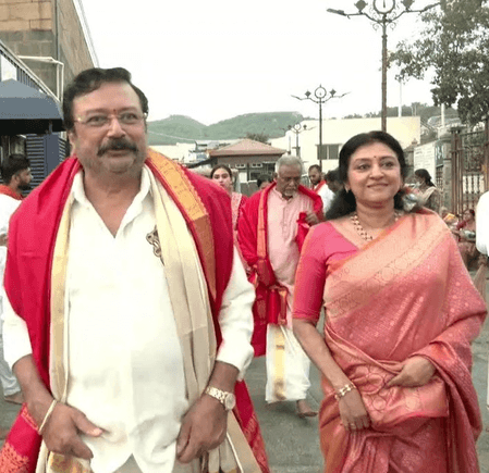 परिवार संग तिरुपति पहुंचे अभिनेता जयराम, किए भगवान वेंकटेश के दर्शन