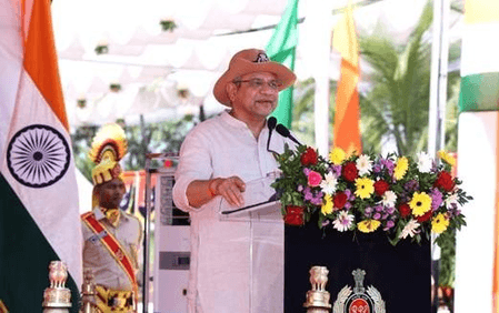 गुजरात : वलसाड में आरपीएफ स्थापना दिवस परेड में केंद्रीय मंत्री अश्विनी वैष्णव ने 41 कर्मियों को सम्मानित किया