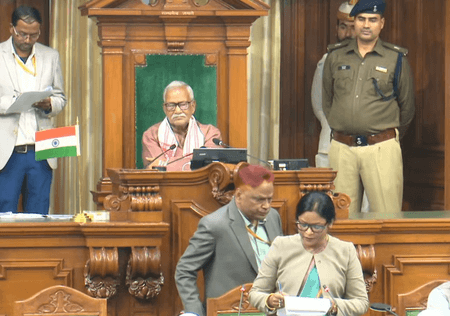 बिहार विधानसभा में नवनिर्वाचित विधायकों को दिलाई गई शपथ