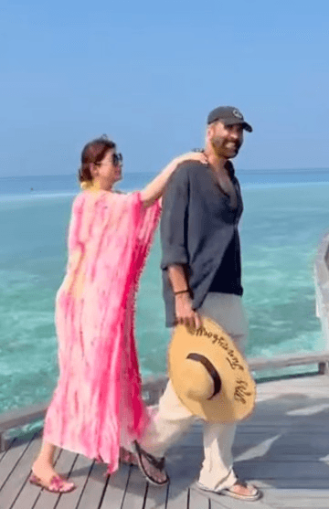 अक्षय कुमार की शरारत से 'परेशान' हुईं ट्विंकल खन्ना, समंदर में खो गई कीमती चीज