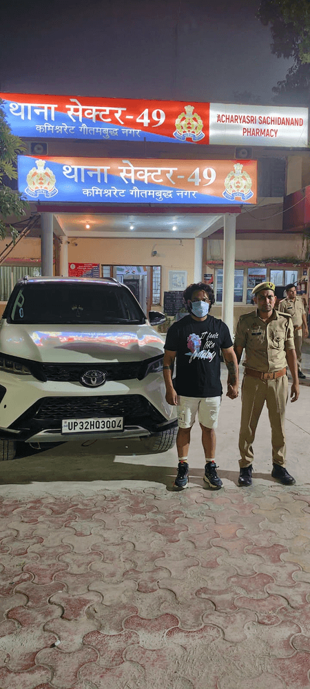 नोएडा : पिस्तौल दिखाकर सफाईकर्मी को धमकाने वाला युवक हुआ गिरफ्तार, गाड़ी हुई सीज