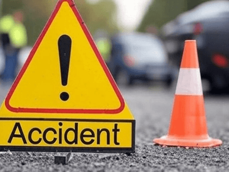 भोपाल में कार-ट्रैक्टर की टक्कर में तीन की मौत, चौथा घायल