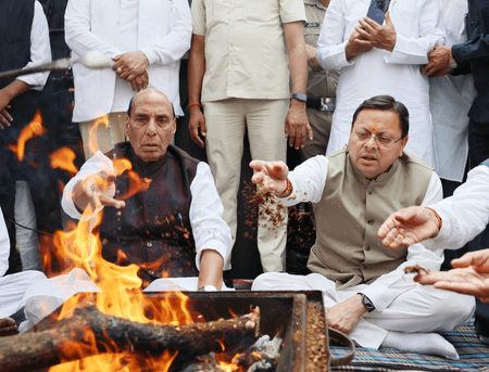 उत्तराखंड: रक्षा मंत्री राजनाथ सिंह, सीएम धामी ने जसपाल राणा को श्रद्धांजलि दी