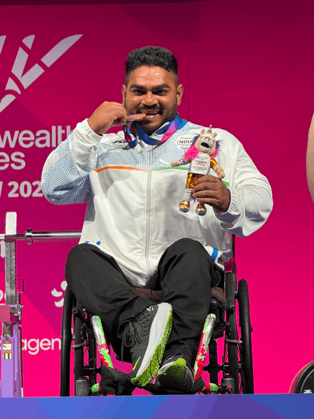 सीडब्ल्यूजी 2026: झंडू कुमार ने दिलाया भारत को पहला मेडल, पैरा पावरलिफ्टिंग में जीता ब्रॉन्ज