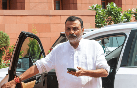 'बंगाल में मई 1962 को रखी गई 'हिंदू प्रताड़ित करो' की नींव', निशिकांत दुबे ने कांग्रेस पर लगाए गंभीर आरोप