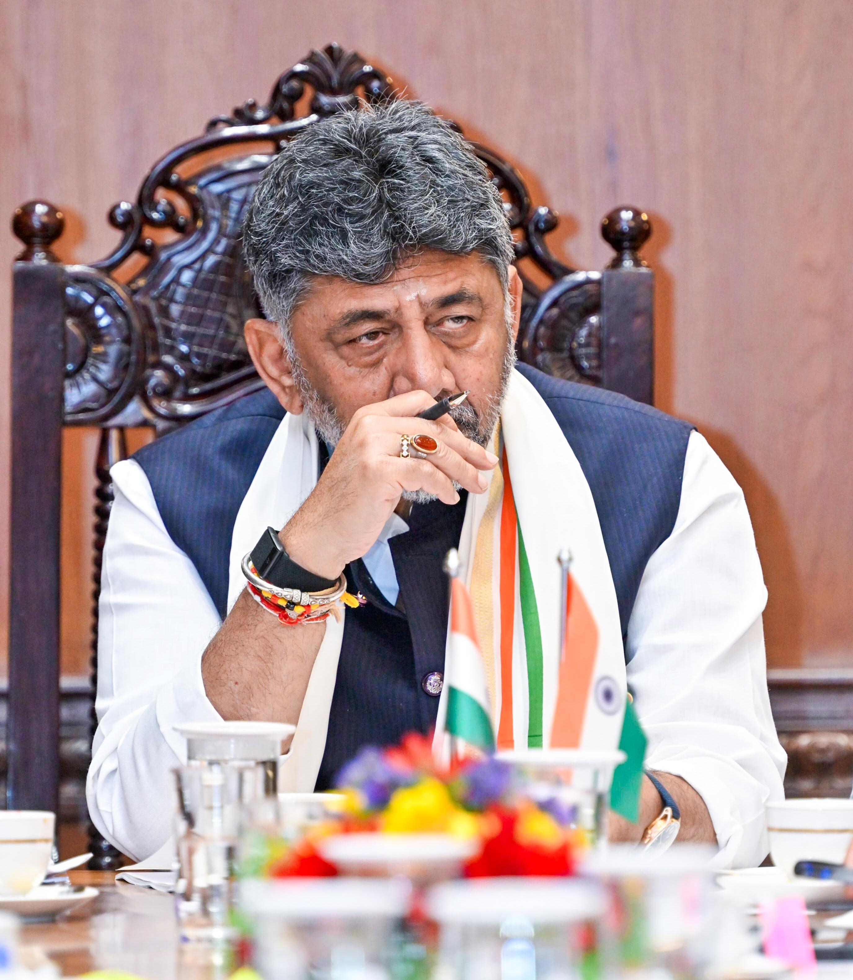 कर्नाटक: संतों ने शिवकुमार से प्रणवानंदराम स्वामीजी को सुरक्षा प्रदान करने का आग्रह किया