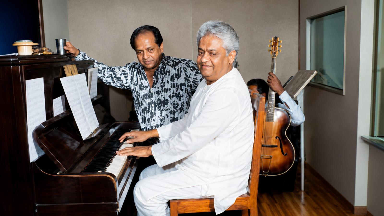 चाहूंगा मैं तुझे शाम सवेरे...