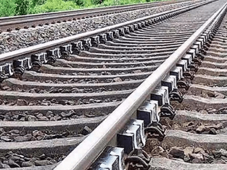चीन में ट्रेन की चपेट में आने से 11 रेलवे कर्मचारियों की मौत, दो घायल
