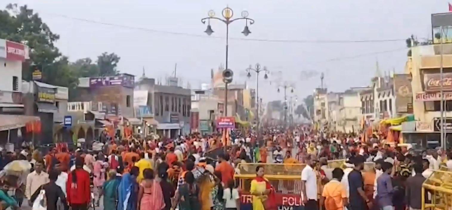 सावन के दूसरे सोमवार पर शिवमय हुई अयोध्या नगरी, नागेश्वर नाथ का जलाभिषेक करने पहुंच रहे श्रद्धालु