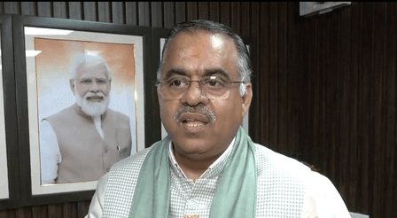 भाजपा सांसद ने महाराष्ट्र सरकार की कर्जमाफी योजना के लिए मुख्यमंत्री फडणवीस को दी बधाई