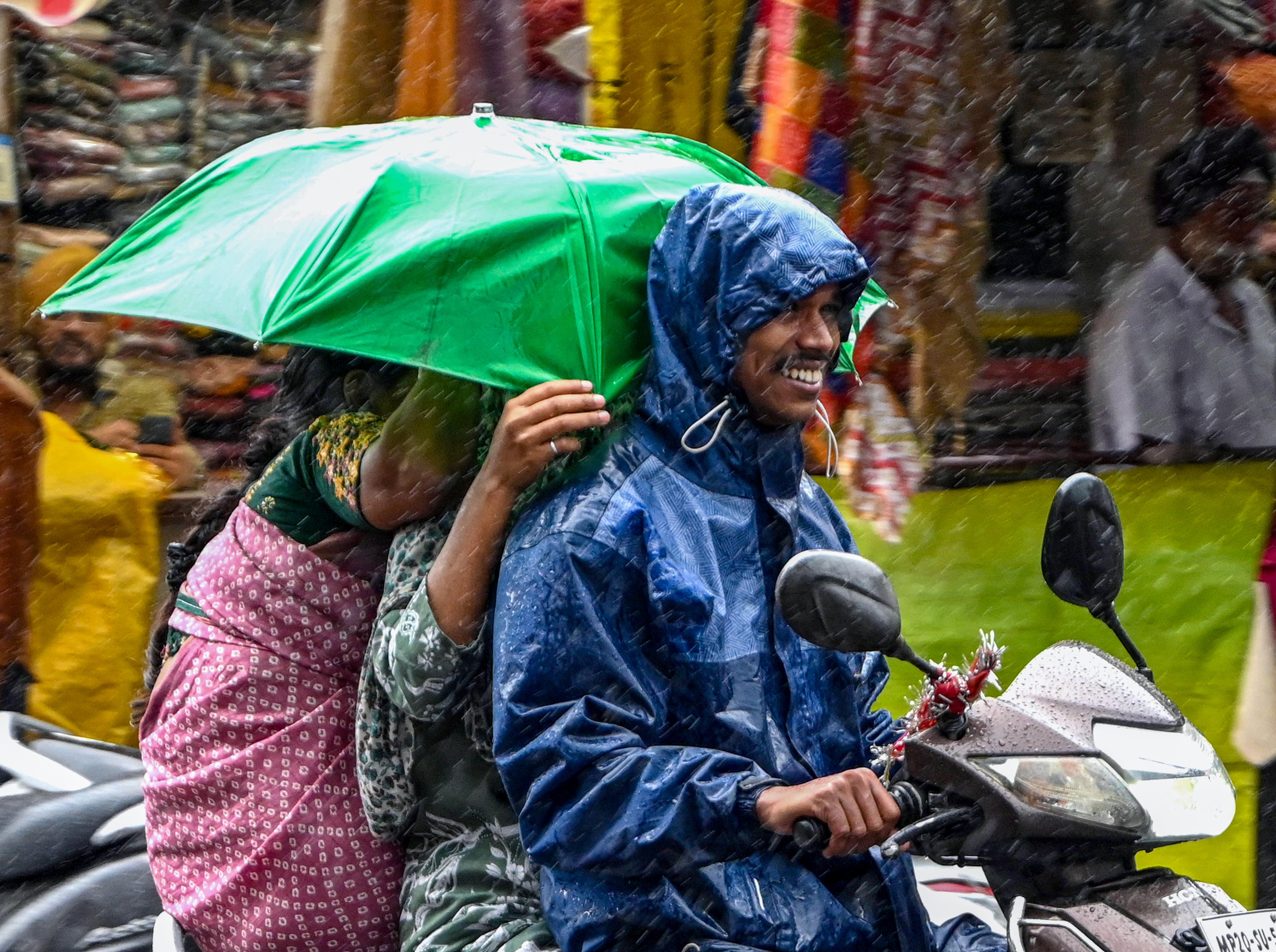 मध्य