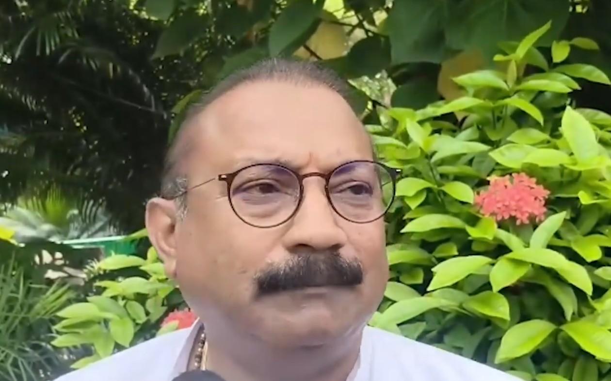 दो लाइनें गाना गलत
