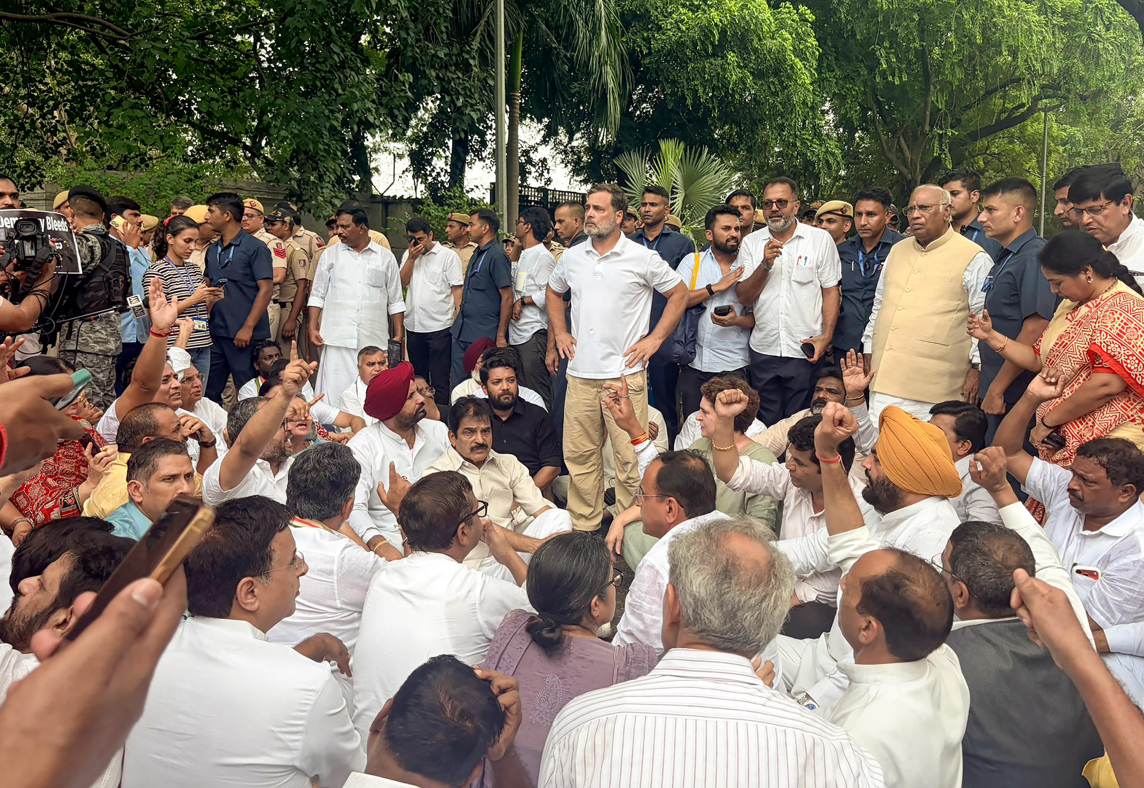 राहुल गांधी की केंद्रीय मंत्री जितेंद्र सिंह से वार्ता विफल, कांग्रेस ने सरकार के सामने रखी 5 मांगें
