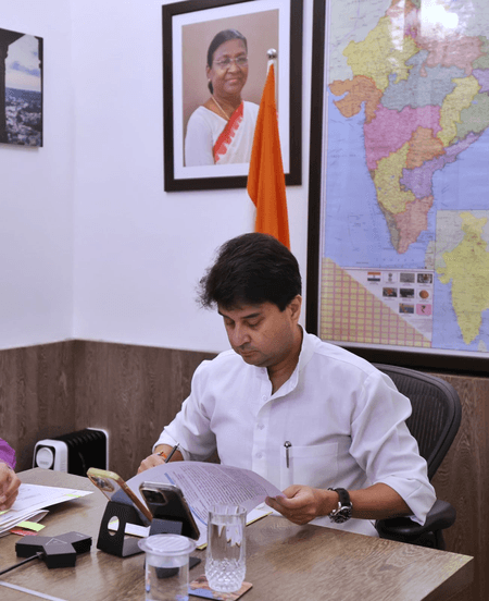 हथकरघा और हस्तशिल्प क्षेत्र को मजबूत करने को लेकर उच्च-स्तरीय टास्क फोर्स की बैठक