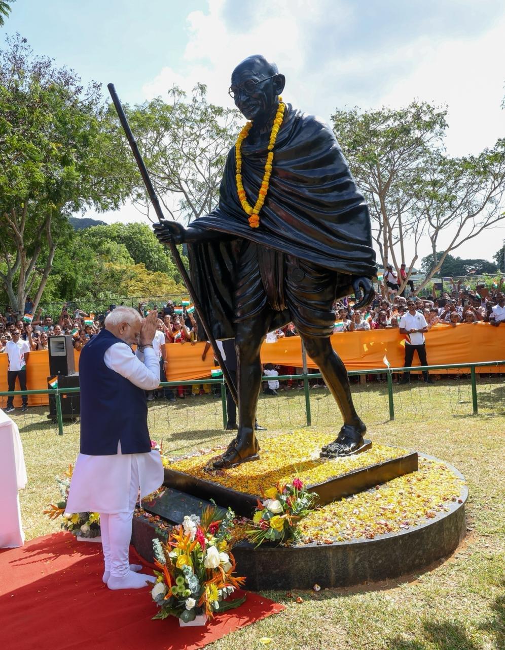 पीएम मोदी सेशेल्स से स्वदेश के लिए रवाना, नवशक्ति विनयगर मंदिर में पूजा और महात्मा गांधी को दी श्रद्धांजलि