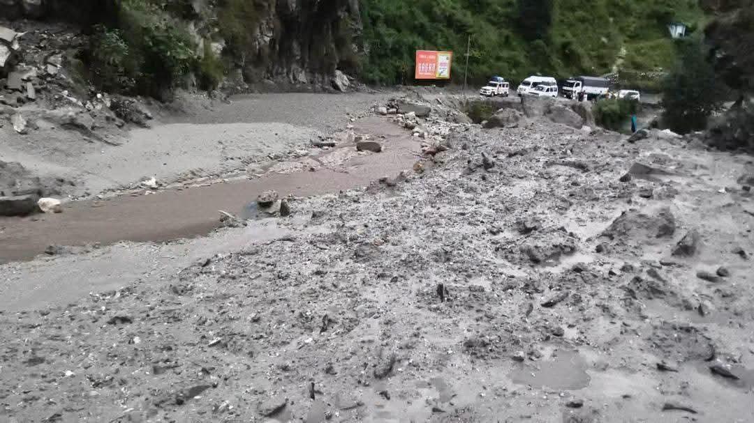 उत्तराखंड में लगातार बारिश से भूस्खलन, बद्रीनाथ राष्ट्रीय राजमार्ग सहित कई प्रमुख मार्ग ठप