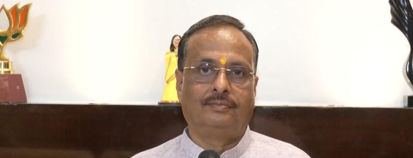 'चुनाव नजदीक आता है तो ये टीका, कलावा और मंदिर में शंख बजाने लगते हैं', सपा पर दिनेश शर्मा का निशाना